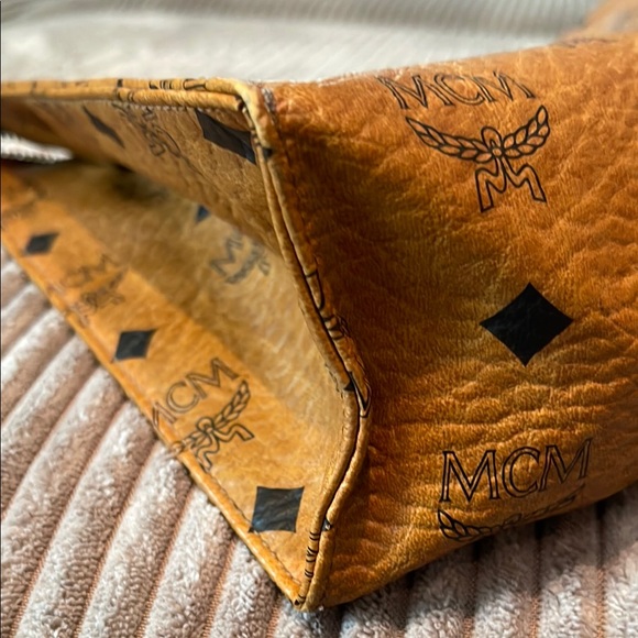 MCM Large Tan Visetos Clutch - Picture 10 of 14